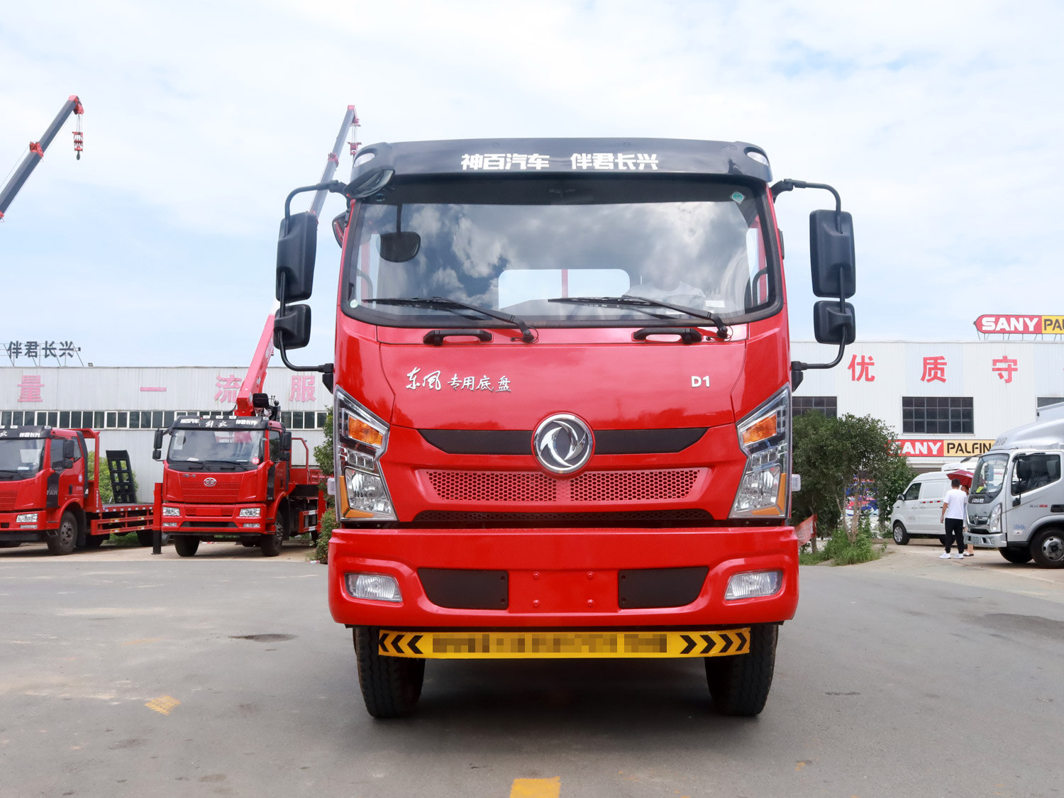 東風專底D1排半平闆運輸車(chē)