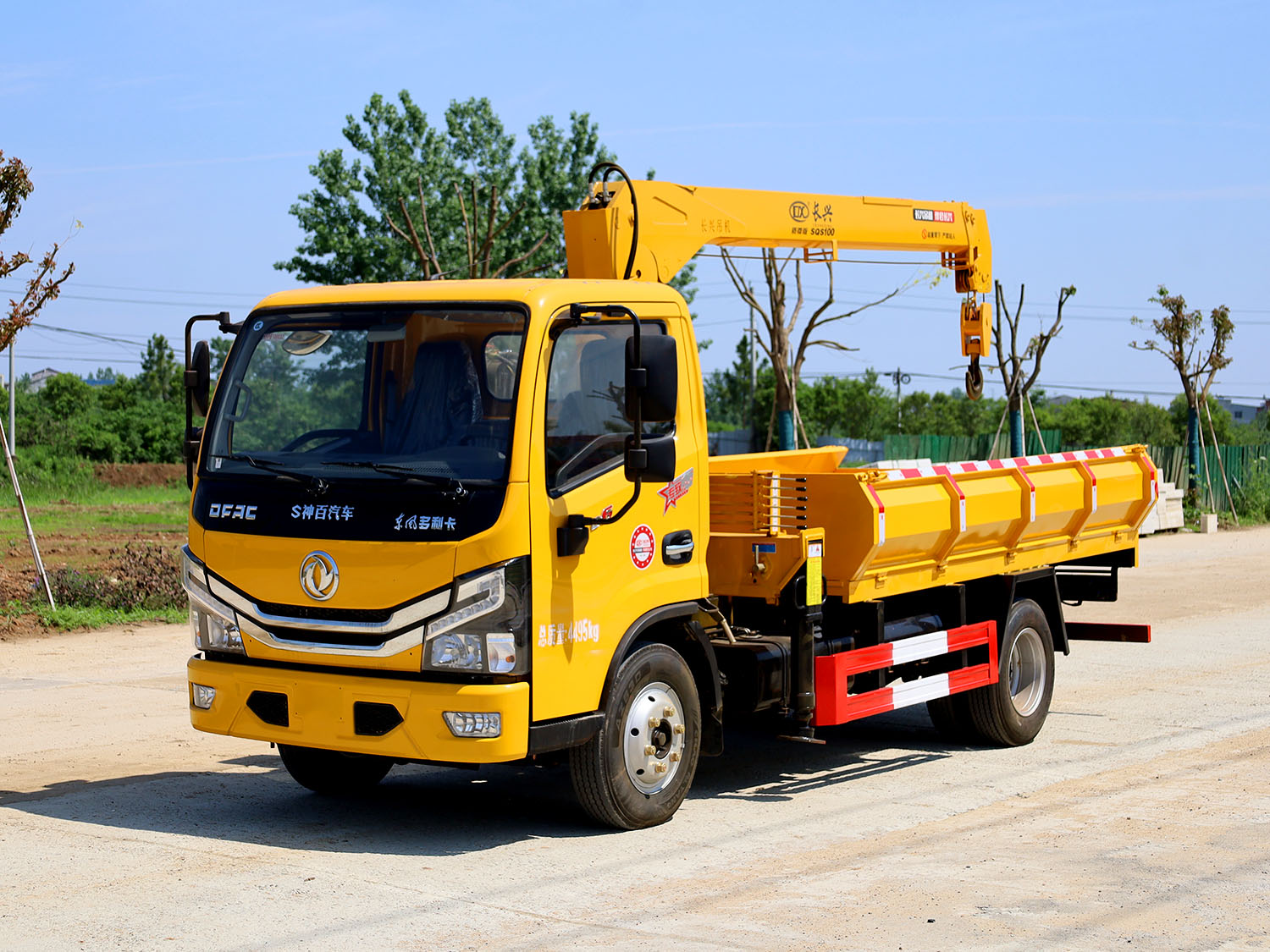 東風多(duō)利卡D6單排上(shàng)裝長興4噸直臂式吊機（随車(chē)吊清運車(chē)，3節臂）